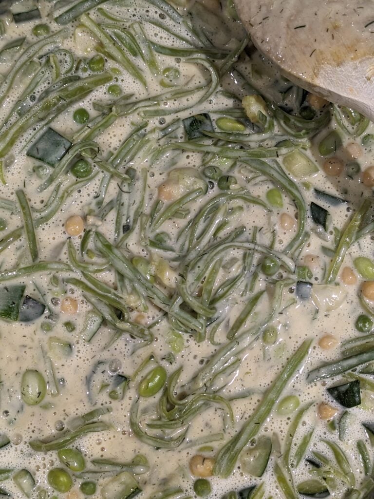 Green Veggies & Chickpeas with Cheesy Cashew Sauce